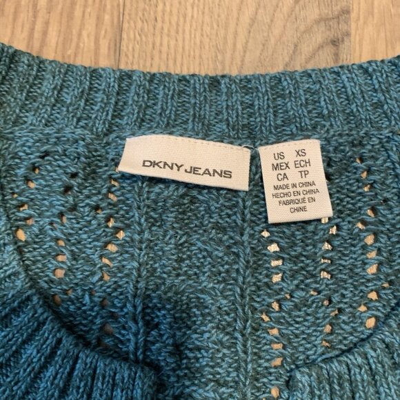 NWT DKNY Cable Knit Cardigan Blue Teal size XS embroidered flowers Y2k 90’s VTG - Picture 2 of 6